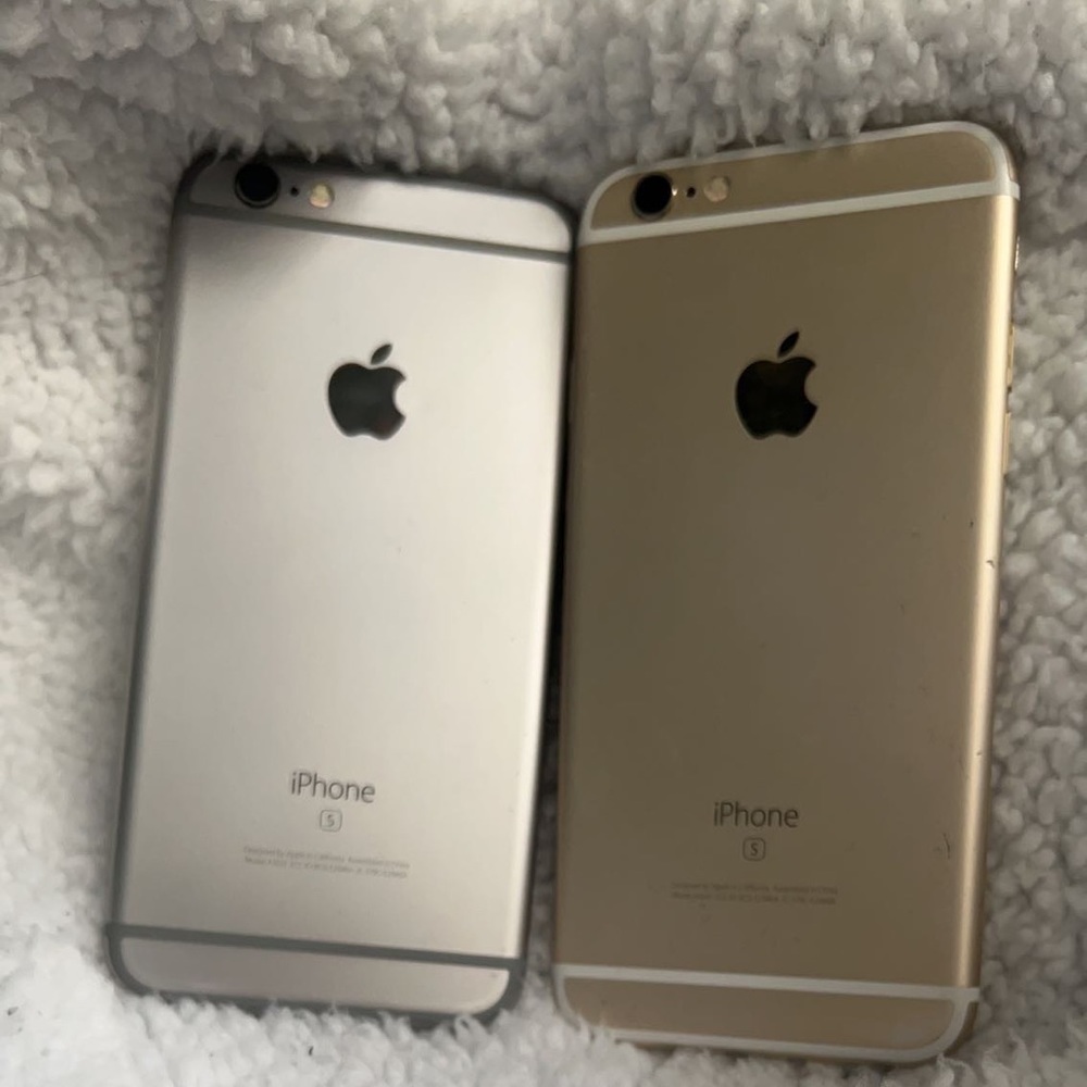 UNLOCKED Gold Apple IPhone 6s Bundle 32GB